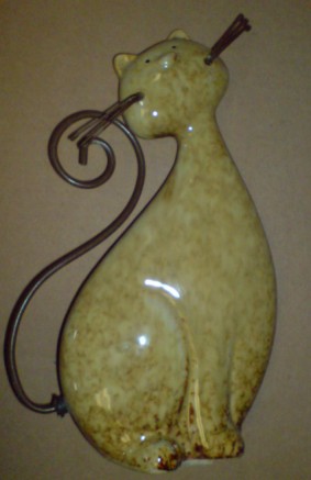 Keramická figurka kočičky s kovem